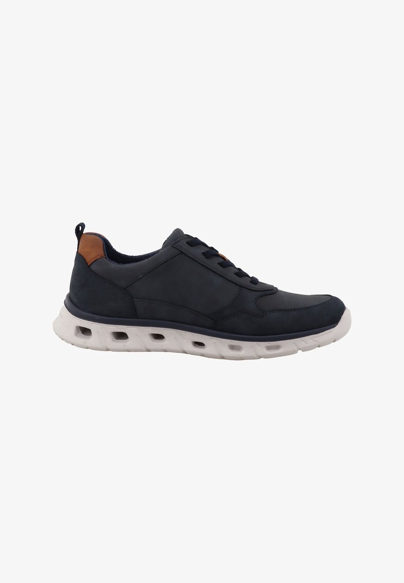 Σκούρο μπλε casual sneaker με λευκή σόλα και καφέ λεπτομέρεια στη φτέρνα, με οπές αερισμού κατά μήκος της σόλας.
