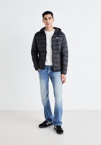 Jack & Jones JJVINCENT PUFFER HOOD - Light jacket - dark grey