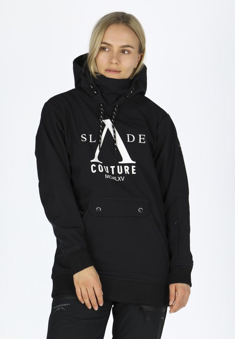 Felpa nera con un grande logo bianco "SLIDE COUTURE", cappuccio con coulisse regolabile, tasca frontale con bottoni a pressione e polsini a coste.