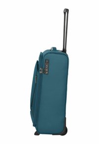 Teal rolkoffer met een gestructureerd oppervlak, uitschuifbare handgreep, combinatie slot en gladde zwarte wielen, met een zijzak met rits.