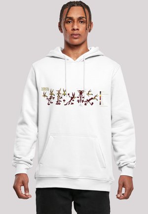 Hvid hoodie med lomme foran, prydet med farverige tegneserieillustrationer, der viser forskellige karakterer. Fremstillet af blødt, struktureret stof.