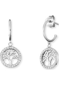 Silvriga hoops örhängen har en cirkulär design med ett trädmotiv, omgiven av klara ädelstenar. Slät metallfinish, lätt konstruktion.