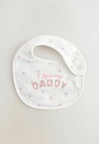 Bavaglino in cotone bianco con motivo floreale rosa. Presenta la scritta ricamata "Amo il mio PAPA'". Include chiusure a pressione sul collo.