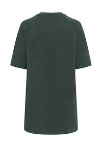 Donkergroene T-shirt met korte mouwen en een ronde hals, gemaakt van zachte stof, met een relaxte pasvorm en raglanmouwen. Glad van textuur, zonder patronen.