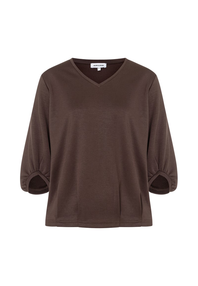 Braunes V-Neck-Oberteil mit 3/4-Ärmeln, das an den Ärmelbündchen geraffte Akzente und eine weiche, glatte Textur aufweist.