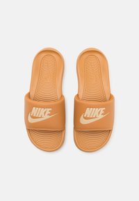 Nike Sportswear VICTORI ONE SLIDE - Pantoletai - crimson tint