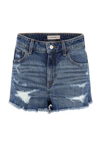 Denimshorts i mellemblå med frynset kant, slidte detaljer, fem-lomme design og knaplukning. Mærkaten med teksten "GUESS" er synlig.