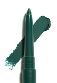 Grön makeuppenna med spetsig ände, bredvid en färgprov i samma nyans. Mjuk textur med en lätt glansig finish.