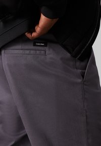 Calvin Klein MODERN SLIM - Chinos - iron gate
