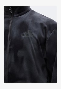 Sélectionné, carbon black