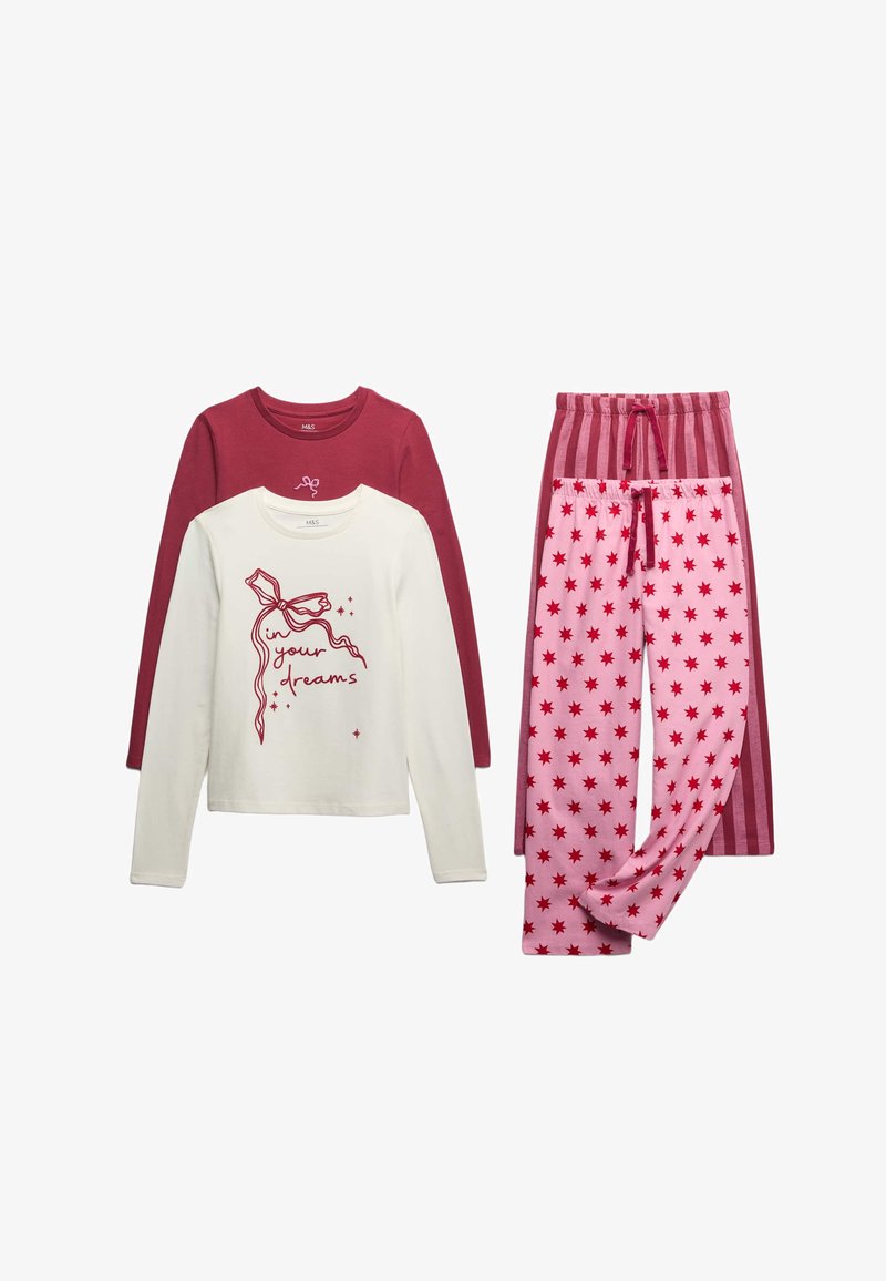 Dos camisetas de manga larga en burdeos y crema con un estampado; pantalones de pijama rosa con patrones de estrellas y acentos a rayas. Material de algodón.