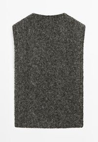 Mörkgrå filtat ylletextil, rektangulär form med en rundad nacköppning, med en texturerad yta och mjuk framtoning.