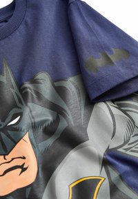 Next SHORT SLEEVE SUPERHERO LICENSE - Marškinėliai su spaudiniu - navy batman