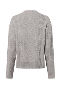 Strickpullover aus grauem Stoff mit strukturiertem Kabelmuster, das Rautenmuster und gerippte Bündchen sowie Saum aufweist; lange Ärmel und runder Halsausschnitt.