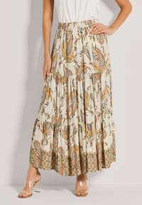 Maxi-Rock aus leichtem Stoff, mit einem Paisley-Muster in verschiedenen Orangetönen, Blau und Grün; elastischer Bund; gestufter Design.