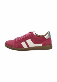 Sneaker in suede rosa con dettagli in pelle bianca e tallone grigio, caratterizzate da punta tonda, chiusura con lacci e suola in gomma marrone testurizzata.