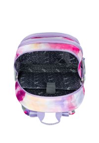 Batoh s akvarelovým vzorem v růžové, fialové a oranžové. Interiér má černou podšívku s bílými abstraktními tvary a zajišťovacím popruhem.