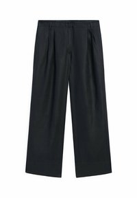 Pantalons à jambes larges en tissu noir à texture lisse, avec des plis à l'avant et un design de taille classique. Pas de matériel visible.