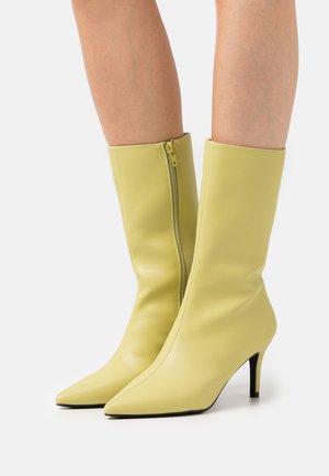 SIENNA SLEEK POINT BOOT - Saappaat - lime green