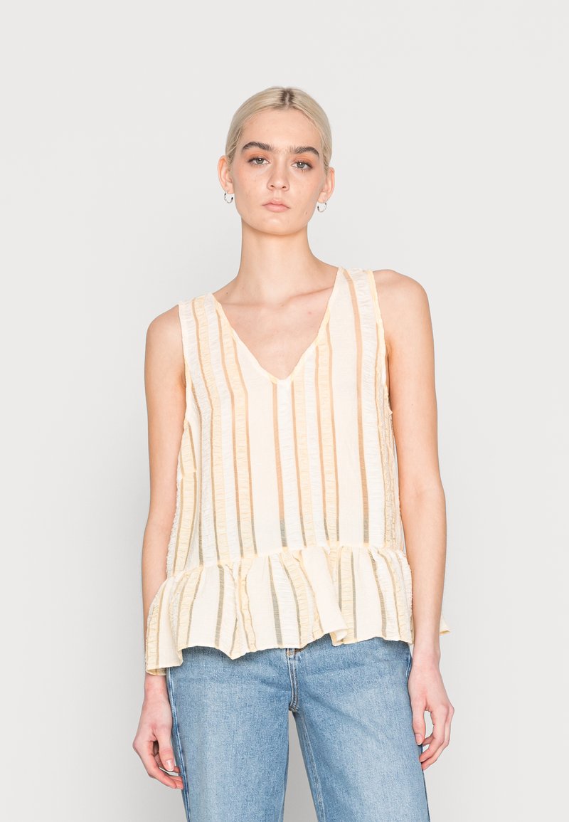 Top peplum em amarelo claro com riscas verticais, decote em V e bainha com franzido; feito de tecido texturizado com um corte descontraído.
