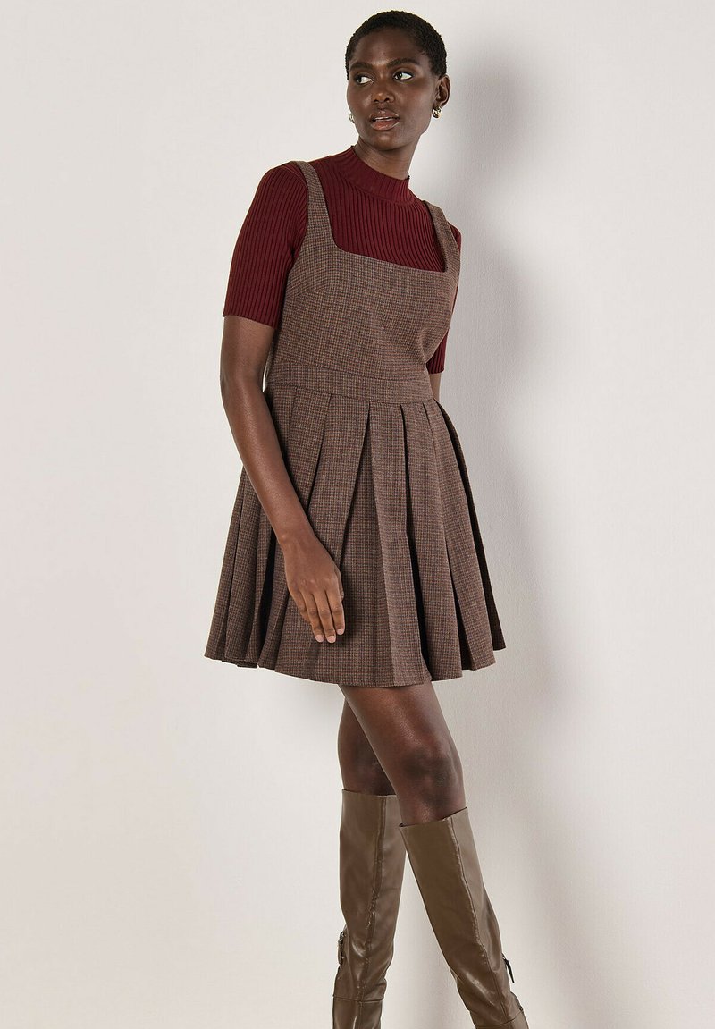 Apricot CHECK PLEATED SKATER MINI - Day dress - burgundy/bordeaux - Zalando