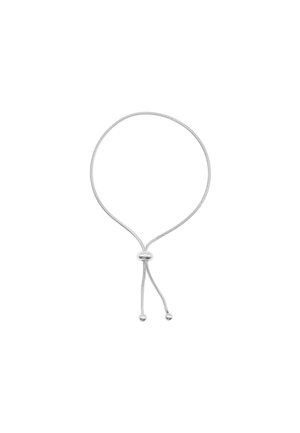 Bracelet bolo ajustable en argent avec un curseur rond lisse et deux extrémités de chaîne ornées de petites perles argentées sur fond blanc.