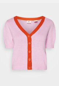 Kortärmad, rosa cardigan med V-ringning, som har en orange ribbad krage och sex orange knappar på framsidan. Mjuk stickad textur.