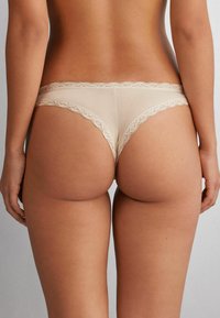 Intimissimi - Stringi