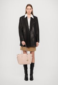 Michael Kors MARILYN jasnoróżowy