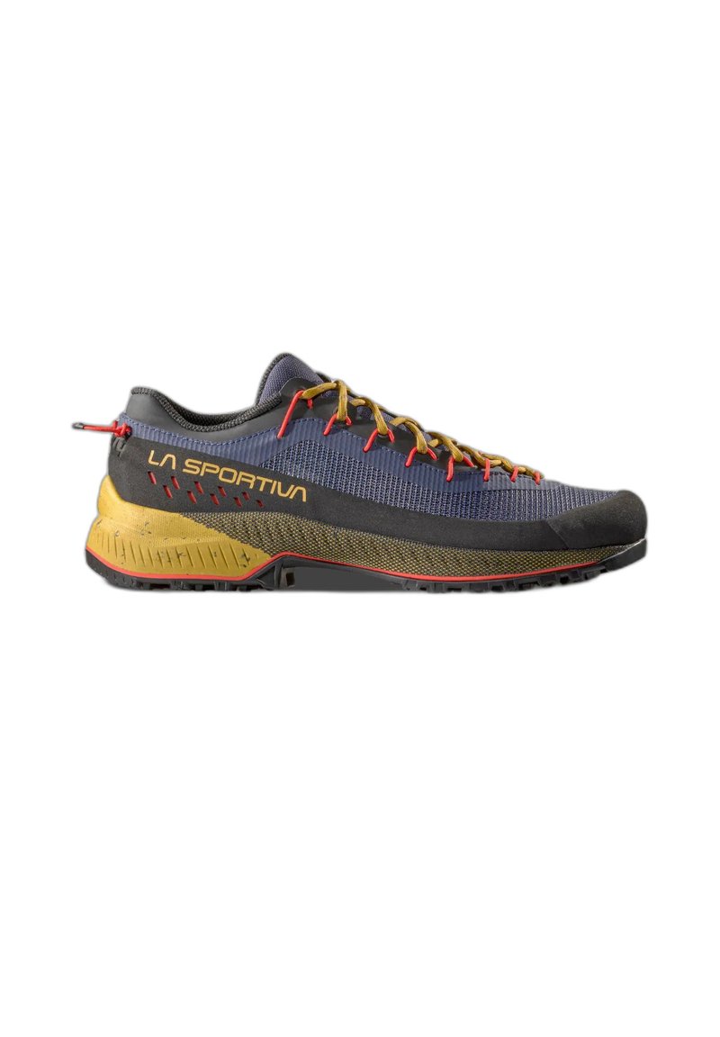 Scarpa da outdoor La Sportiva grigia con accenti gialli e rossi. Presenta una tomaia testurizzata e una suola robusta per una migliore aderenza e stabilità.