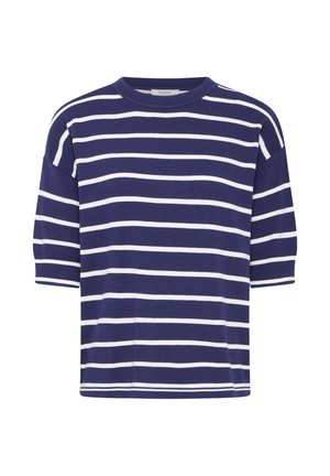 Tricou în dungi albastre închis cu dungi orizontale albe, mâneci scurte, decolteu rotund și croială lejeră, realizat dintr-un material moale.