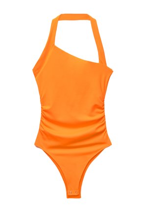 Eén-schouder badpak in helder oranje, gemaakt van een zachte stof. Heeft geplooide zijdetails en een hoog uitgesneden beenontwerp.