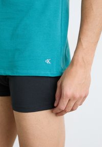 Thumbnail Image 9