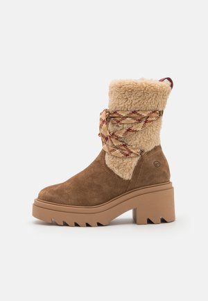 Lace-up ankle boots - brown