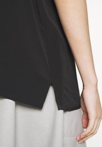 DRYKORN Blus - black