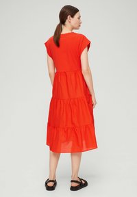 s.Oliver MIT VOLANTS - Robe de jour - dunkelorange