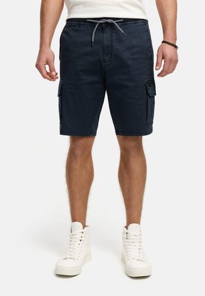 Shorts cargo bleu marine avec taille élastique à cordon de serrage, poches latérales et tissu doux. Ils présentent une coupe décontractée et des détails de couture.