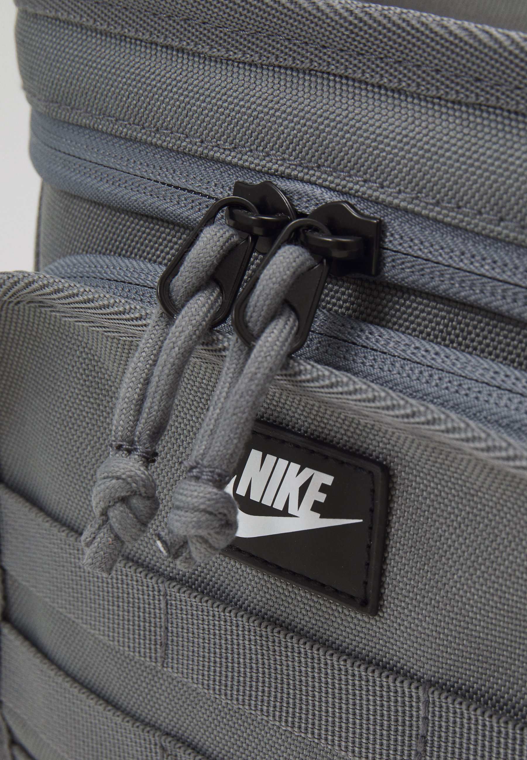 【メンズ・日本未入荷】NIKE Futura Sport Grey Lunch バッグ Amazon | Nike 断熱ランチボックス | NIKE(ナイキ) | ランチ