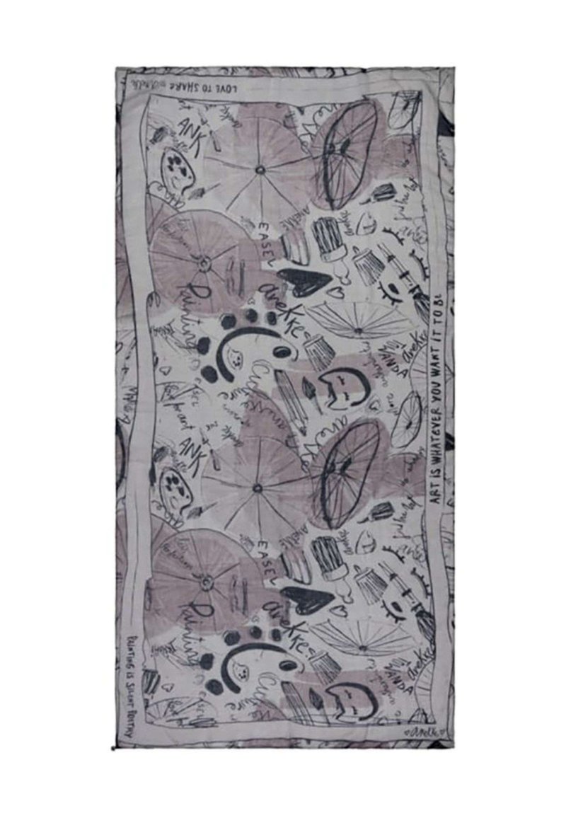 Tessuto con schizzi artistici in bianco e nero, tra cui ombrelli, palette di colori, pennelli, sorrisi e la frase "L'arte è whatever tu voglia che sia."