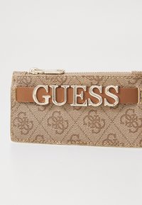 Guess ZAMIRA CARDCASE - Lompakko - latte logo multi