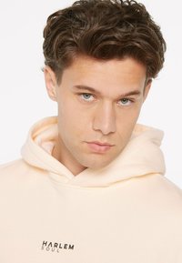 Harlem Soul ELY-AS UNISEX MIT BACKPRINT - Kapuzenpullover - cream
