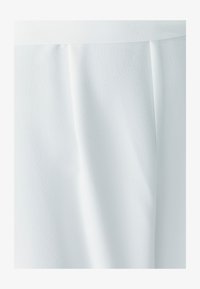 Unausgewählt, white