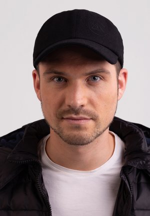 CASH-MERE Kšiltovka - schwarz