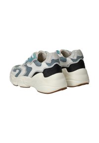 Sport sneakers met een multicolore design met blauwe, grijze en zwarte accenten. Gemaakt van synthetisch materiaal met een forse witte zool.