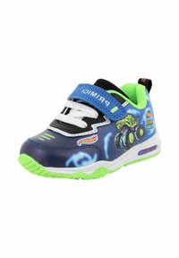 Sneaker blu e neri con accenti verdi, cinturino in Velcro, lacci bianchi, grafiche di monster truck e suola in gomma testurizzata.
