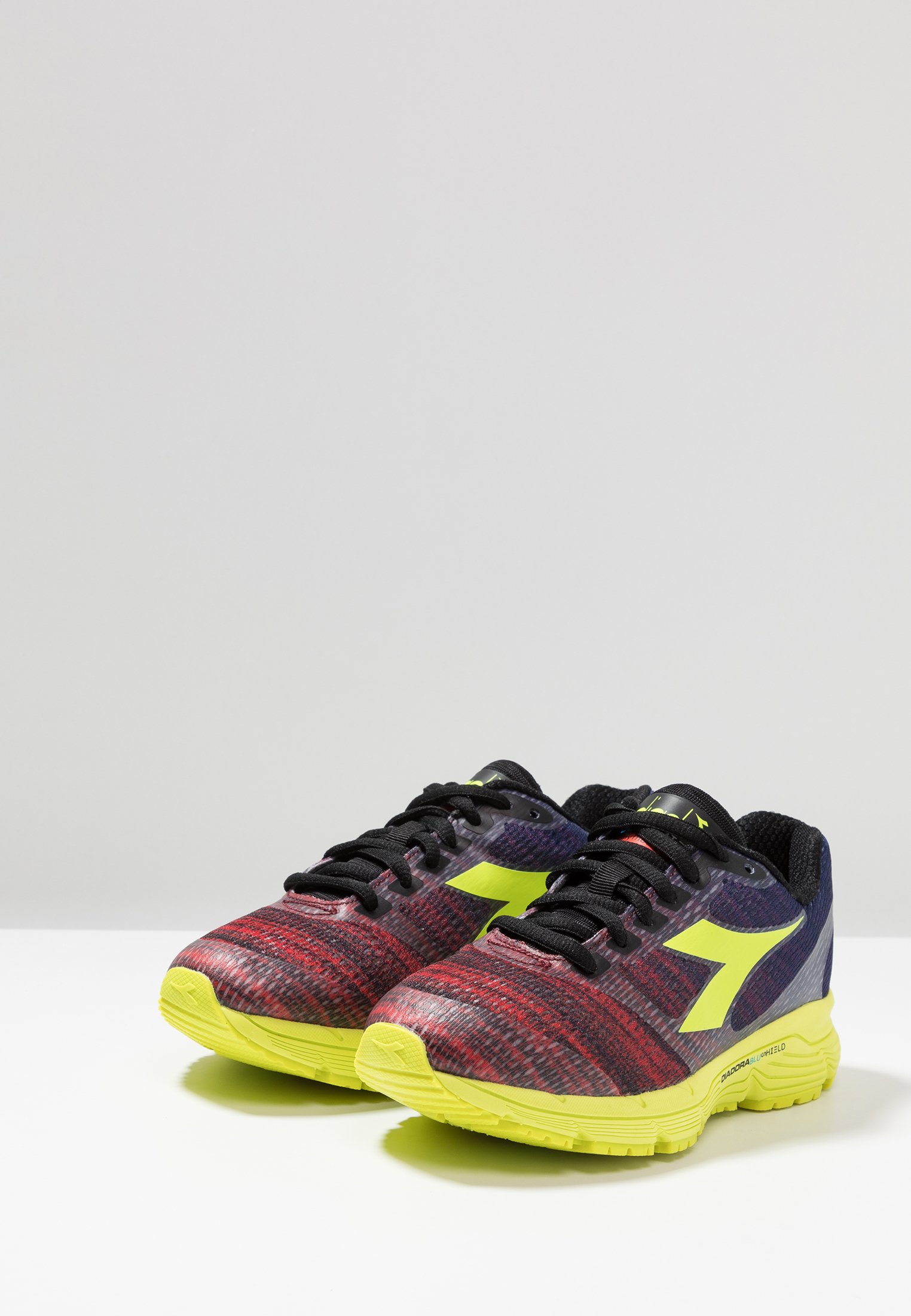diadora mythos blushield elite 2