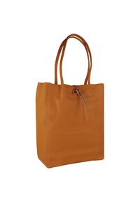 Orange Leder-Tragetasche mit zwei langen Griffen, rechteckiger Form, strukturierter Oberfläche und einem Zugverschluss an der Oberseite.