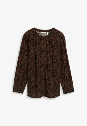 Blouse brune à manches longues et boutons avec des taches de léopard noires, col rond et légères plis sous le col.