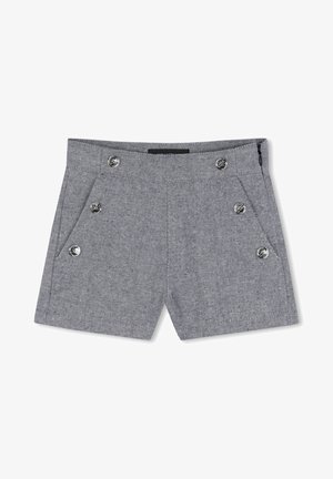Shorts gris en chevron avec des boutons argentés à l'avant, une ceinture plate et deux poches latérales avec fermeture éclair.