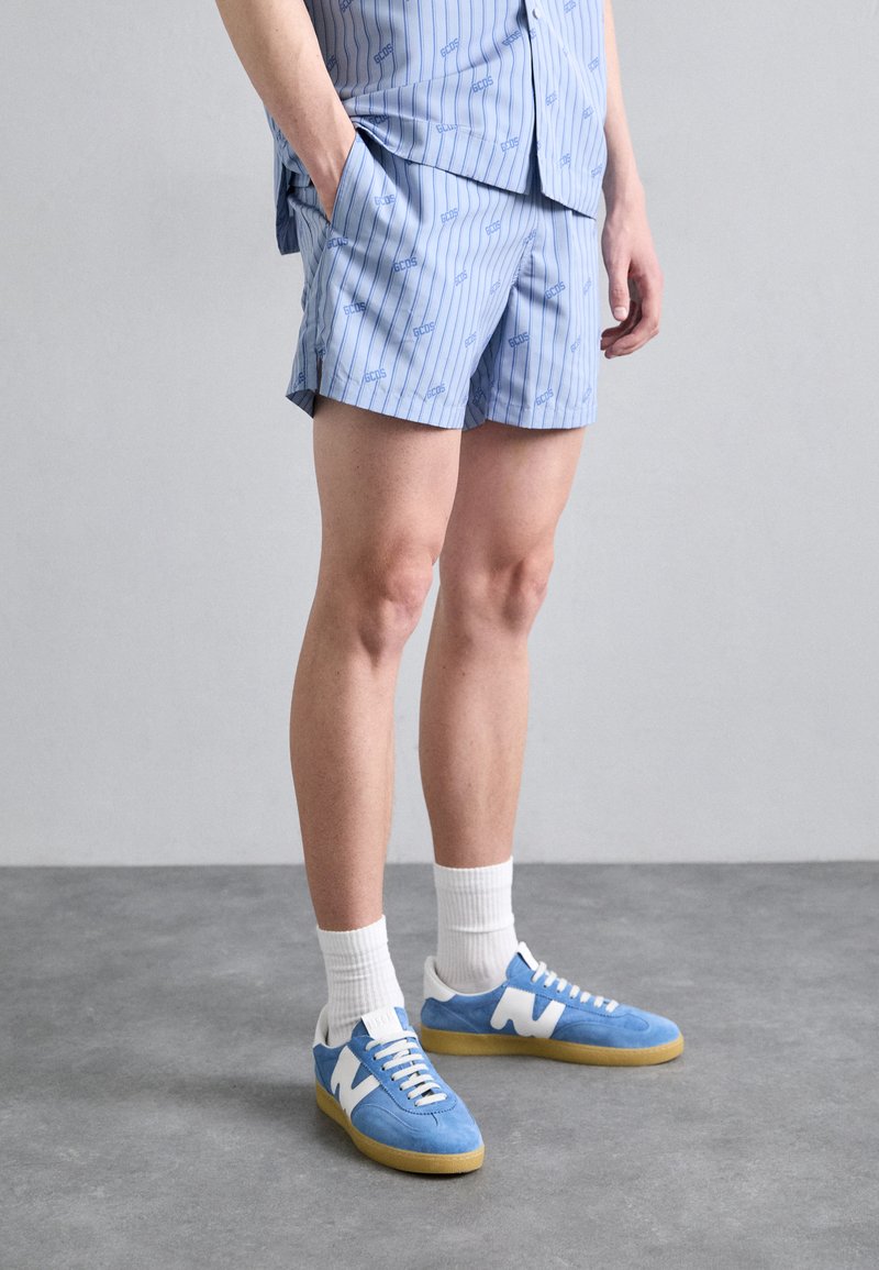 GCDS - PINSTRIPE - Short - baby blue, Agrandir